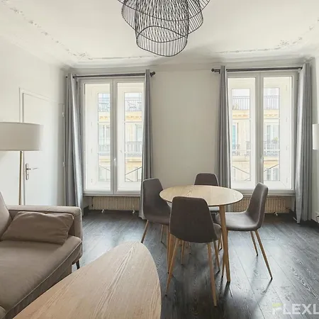 Elegant 2-bedroom In The Heart Of Paris' 8th Arrondissement Апартаменты
