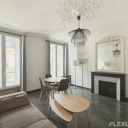 Elegant 2-bedroom In The Heart Of Paris' 8th Arrondissement Апартаменты