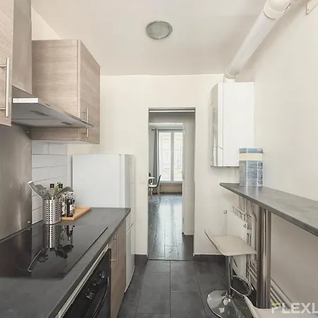 Elegant 2-bedroom In The Heart Of Paris' 8th Arrondissement Апартаменты