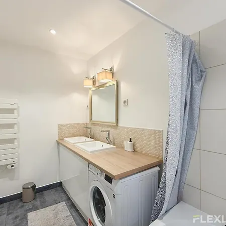 Elegant 2-bedroom In The Heart Of Paris' 8th Arrondissement Париж