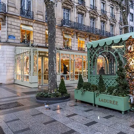 Elegant 2-bedroom In The Heart Of Paris' 8th Arrondissement Париж